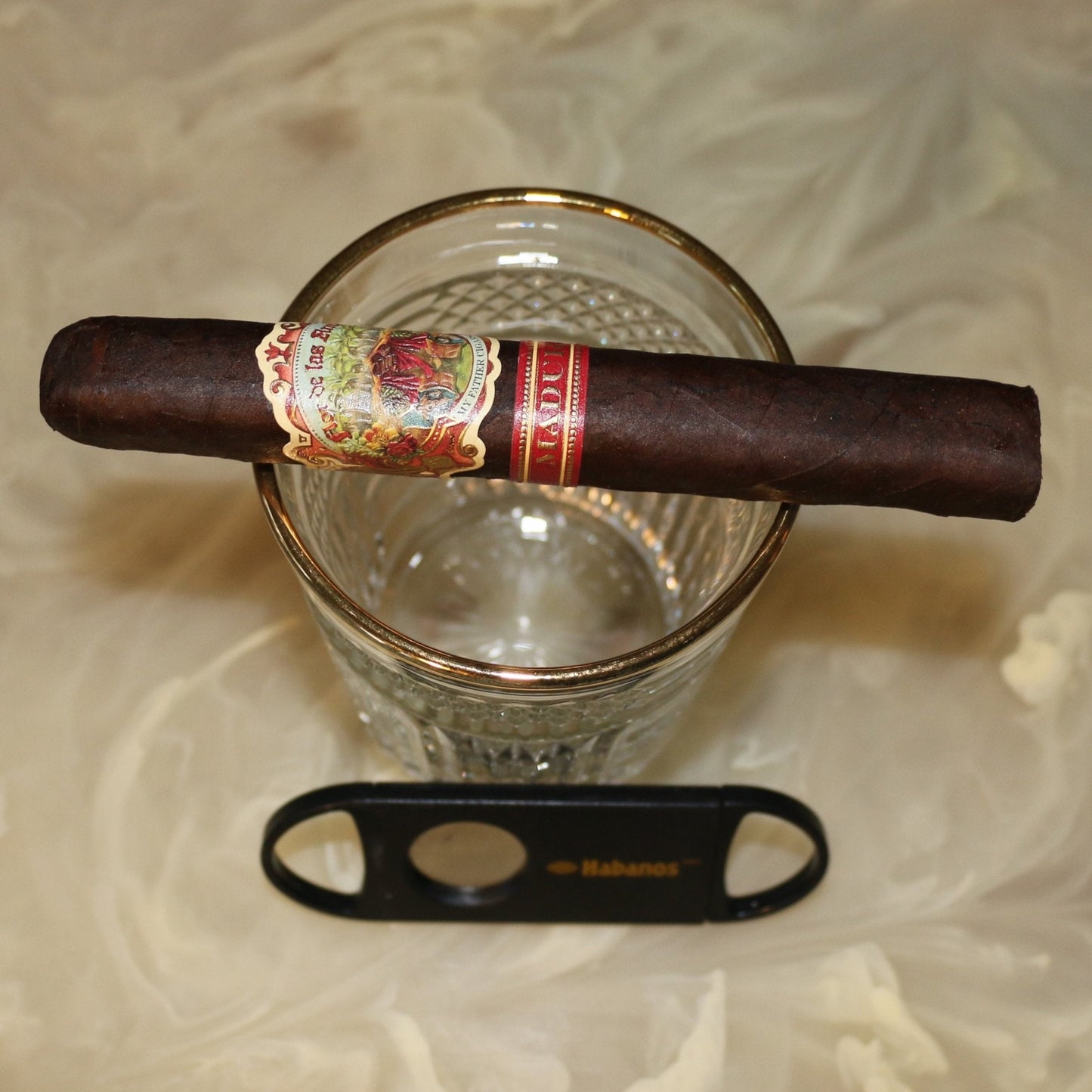 Flor de las Antillas Toro